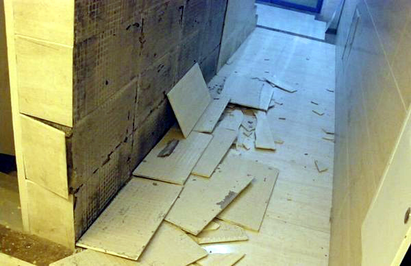 墙面砖掉落原因(墙面瓷砖掉落的原因) 墙面砖掉落原因(墙面瓷砖掉落的原因)